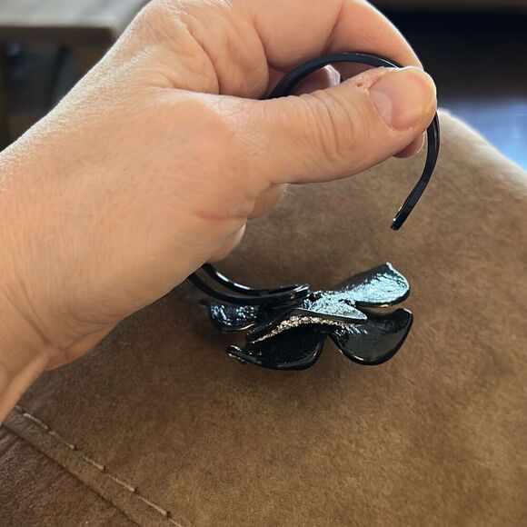 Black And Crystal Flower Cuff Bracelet with Hinge Closure. - Picture 6 of 7